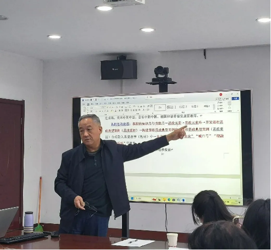 1732260799826881.png 教務(wù)處組織召開暑期理實(shí)一體化教學(xué)工作匯報(bào)會(huì)議